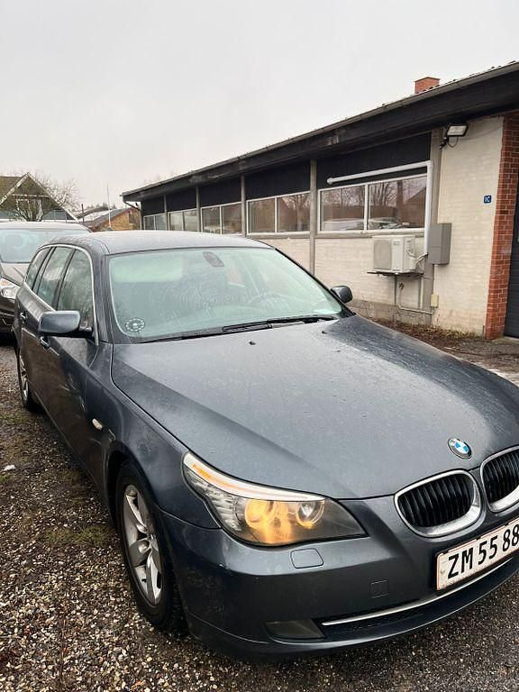 Gebraucht BMW 520 Lifestyle 177 PS (130 kW) 2008 Grau Kombi