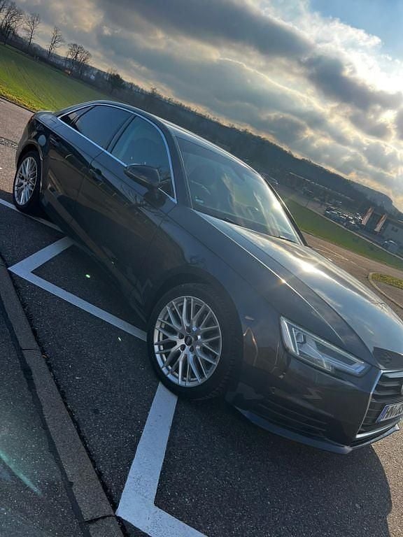 Blau Gebraucht 2016 Audi A4 Design Limousine | 13.000 € (Superpreis) - Bild 1/4