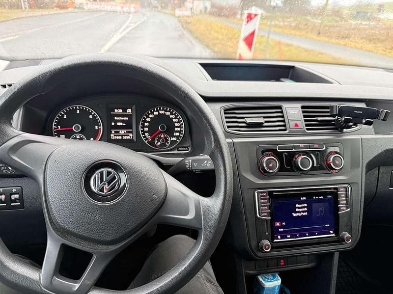 Używany VW Caddy Maxi 102 KM (75 kW) 2020 Biały Minivan