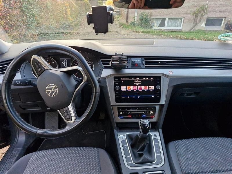 Grau Gebraucht 2021 VW Passat Conceptline Kombi | 16.000 € (Superpreis) - Bild 1/4