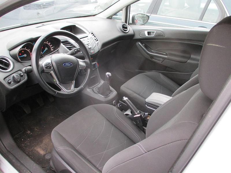 Gebraucht Ford Fiesta Trend 97 PS (71 kW) 2017 Weiß Limousine