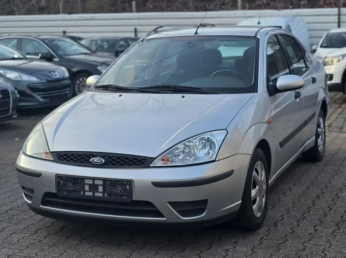 Second-hand Ford Focus Viva 101 CP (74 kW) 2004 Argintiu Berlinǎ