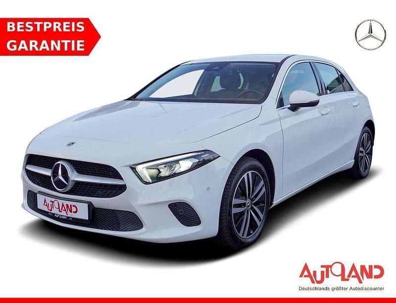 Weiß Gebraucht 2021 Mercedes A250 Kleinwagen | 24.990 € (Guter Preis) - Bild 1/4