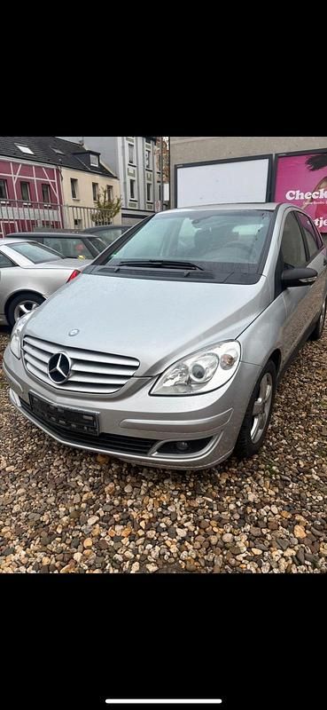 Silber Gebraucht 2006 Mercedes B180 Van / Kleinbus | 4.000 € (Guter Preis) - Bild 1/4