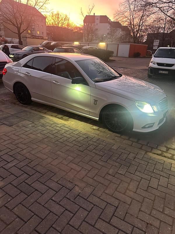 Gebraucht Mercedes E350 300 PS (220 kW) 2009 Weiß Limousine