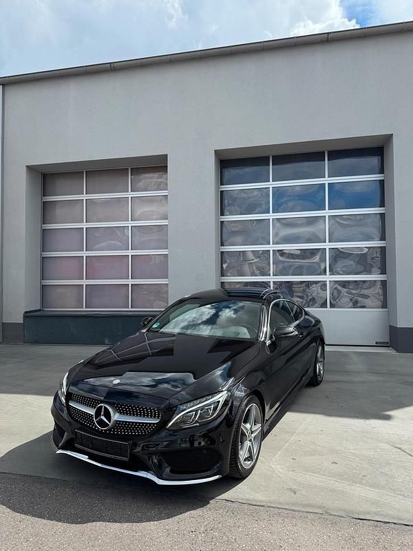 Schwarz Gebraucht 2016 Mercedes C300 Coupé | 28.500 € - Bild 1/4