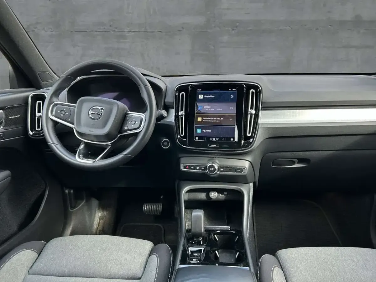 Gebraucht Volvo XC40 Plus 197 PS (144 kW) 2023 Black stone (schwarz) SUV