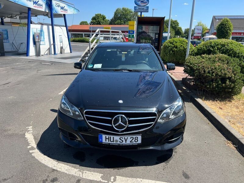 Schwarz Gebraucht 2015 Mercedes E350 Avantgarde Limousine | 13.500 € (Superpreis) - Bild 1/4