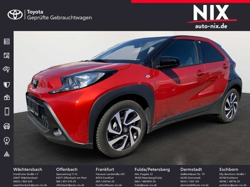 Chili red perleffekt/ night sky black Gebraucht 2024 Toyota Aygo Basis Kleinwagen | 15.990 € (Fairer Preis) - Bild 1/4