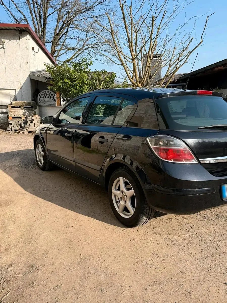 Gebraucht Opel Astra 90 PS (66 kW) 2009 Schwarz Limousine
