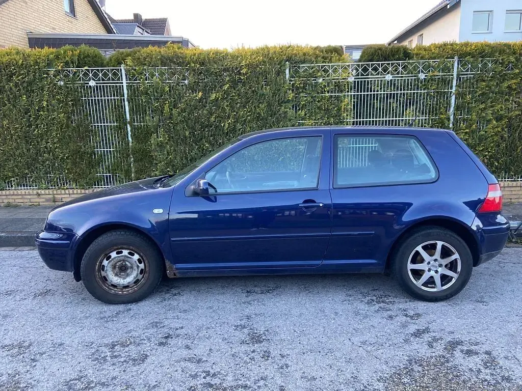 Occasion VW Golf IV 101 ch (74 kW) 2003 Bleue Berline