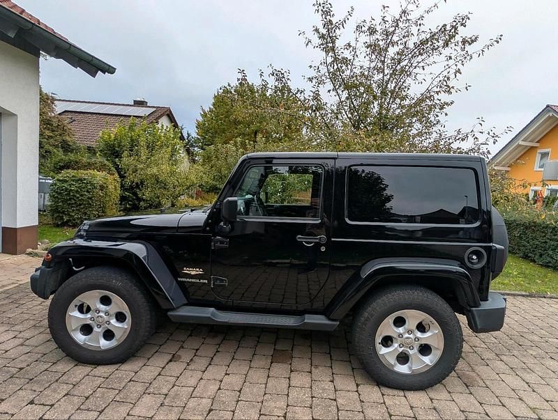 Schwarz Gebraucht 2015 Jeep Wrangler Sahara SUV | 34.900 € (Etwas zu teuer) - Bild 1/4