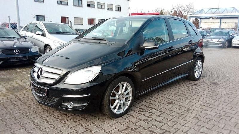 Schwarz Gebraucht 2011 Mercedes B200 Van / Kleinbus | 6.800 € (Fairer Preis) - Bild 1/4