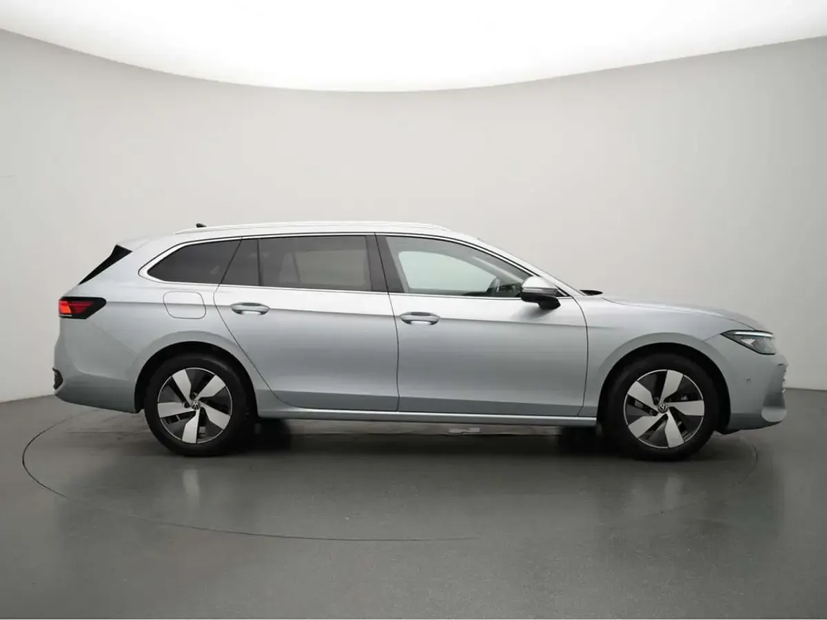 Gebraucht VW Passat Business 150 PS (110 kW) 2025 Silber Kombi