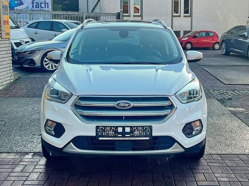 Gebraucht Ford Kuga Titanium 150 PS (110 kW) 2019 Weiß SUV