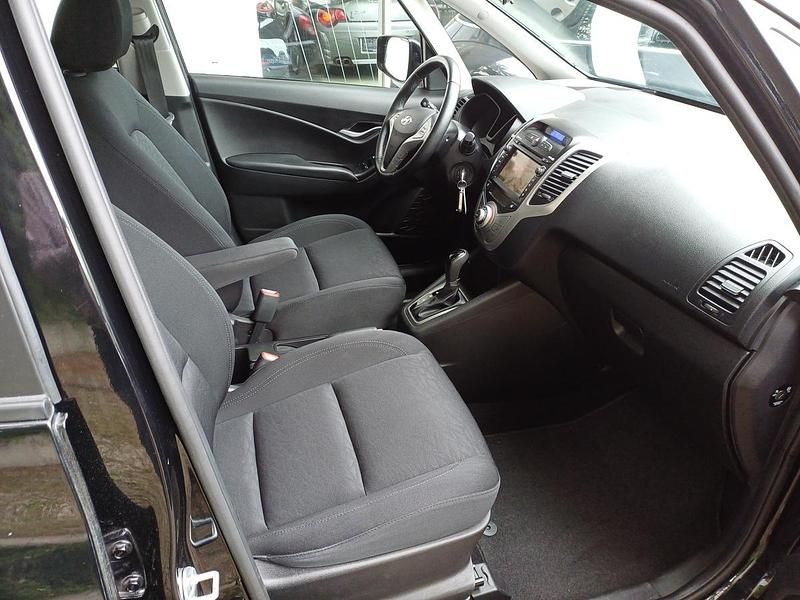 Gebraucht Hyundai ix20 125 PS (91 kW) 2019 Schwarz metallic Kleinwagen