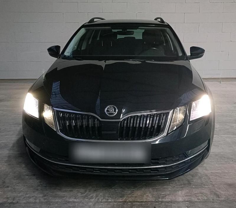 Schwarz Gebraucht 2018 Skoda Octavia Kombi | 15.999 € (Etwas zu teuer) - Bild 1/4