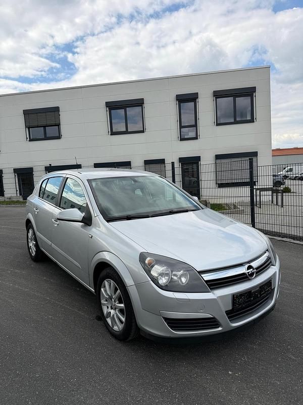 Second-hand Opel Astra 105 CP (77 kW) 2004 Argintiu Hatchback