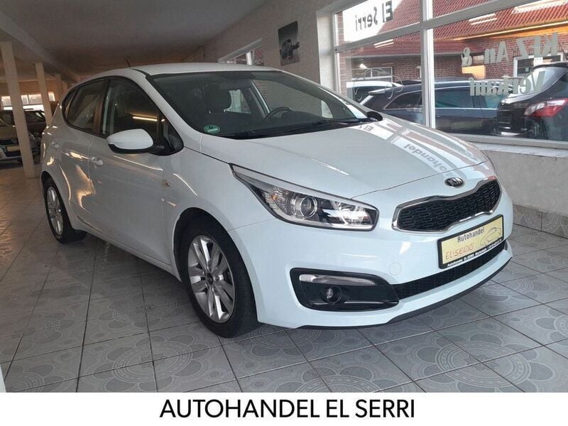 Weiß Gebraucht 2016 Kia Ceed Edition 7 Limousine | 8.800 € (Fairer Preis) - Bild 1/4