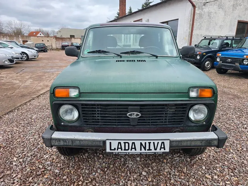 Second-hand Lada niva 83 CP (61 kW) 2011 Verde SUV