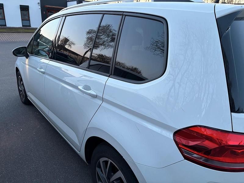 Gebraucht VW Touran 2018 Weiß Van / Kleinbus