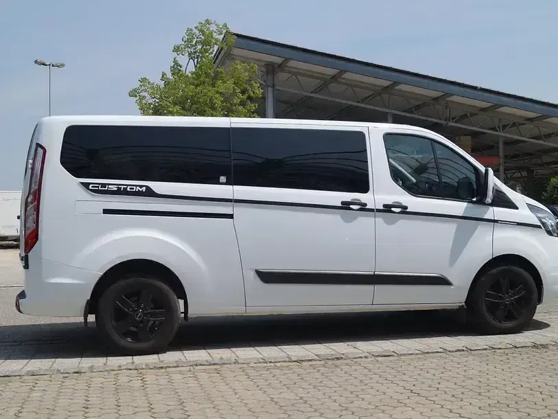 Second-hand Ford Transit Custom 131 CP (96 kW) 2023 Alb Monovolum