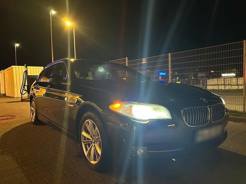 Gebraucht BMW 520 190 PS (139 kW) 2011 Schwarz Kombi