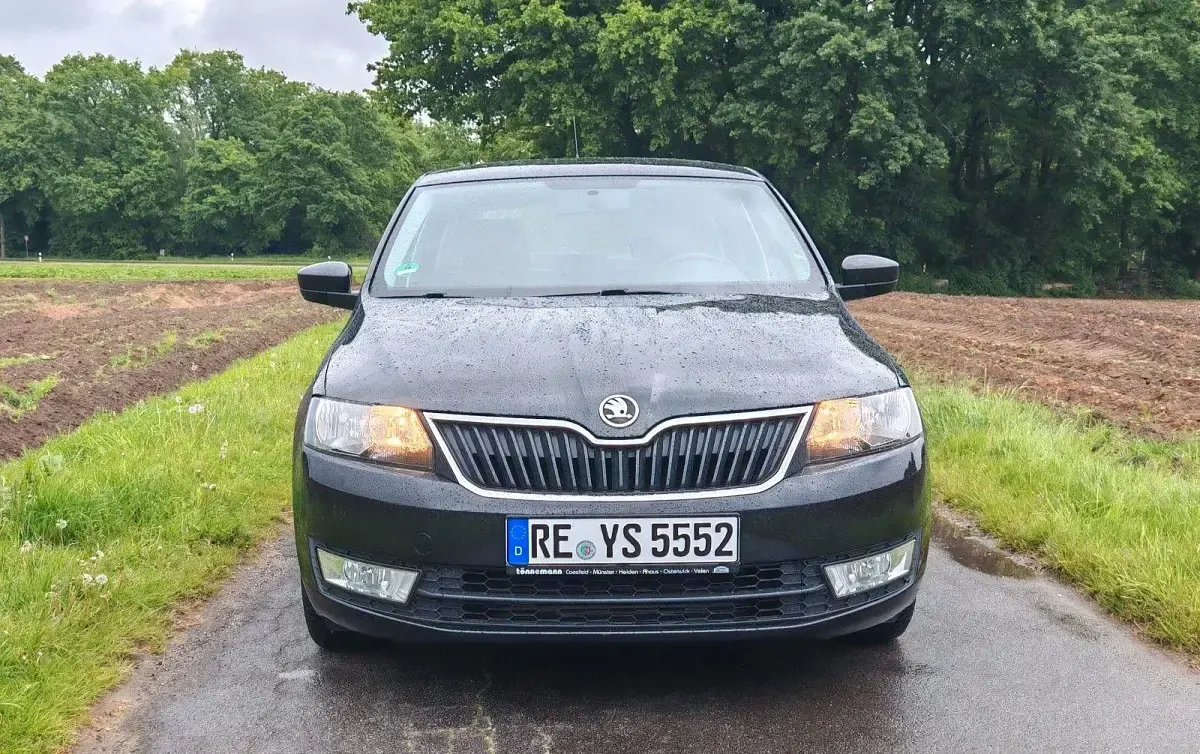 Gebraucht Skoda Rapid Ambition 90 PS (66 kW) 2015 Schwarz Kleinwagen