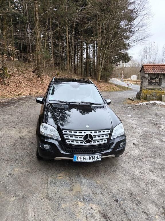 Gebraucht Mercedes ML350 231 PS (169 kW) 2010 Schwarz SUV