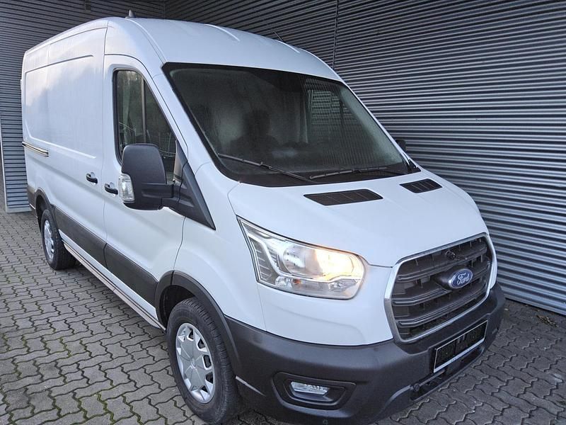Gebraucht Ford Transit Trend 131 PS (96 kW) 2022 Frostweiß Limousine