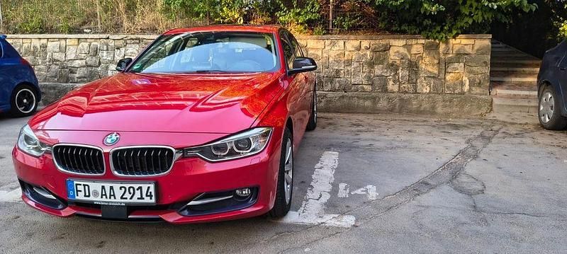 Rot Gebraucht 2014 BMW 320 M Sport Limousine | 12.700 € (Fairer Preis) - Bild 1/4