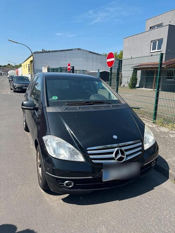 Schwarz Gebraucht 2010 Mercedes A180 Limousine | 2.200 € (Guter Preis) - Bild 1/4