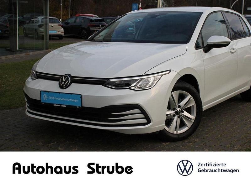 Weiß Gebraucht 2023 VW Golf VIII Life Limousine | 21.990 € (Guter Preis) - Bild 1/4