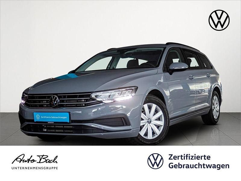 Grau (mondsteingrau) Gebraucht 2023 VW Passat Basis Kombi | 26.470 € (Fairer Preis) - Bild 1/4