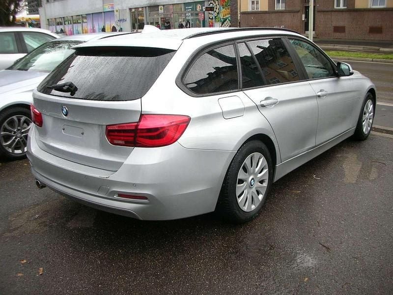 Gebraucht BMW 318 150 PS (110 kW) 2016 Silber Kombi