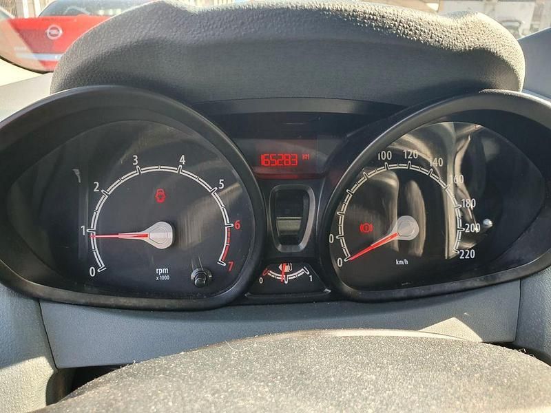 Gebraucht Ford Fiesta Trend 60 PS (44 kW) 2010 Weiß Kleinwagen