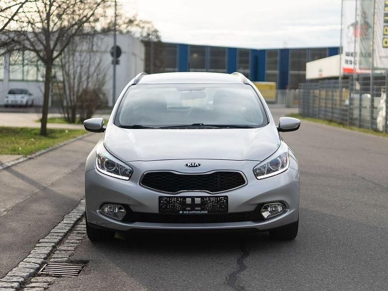 Gebraucht Kia Ceed Sportswagon Attract 99 PS (72 kW) 2014 Silber Kombi