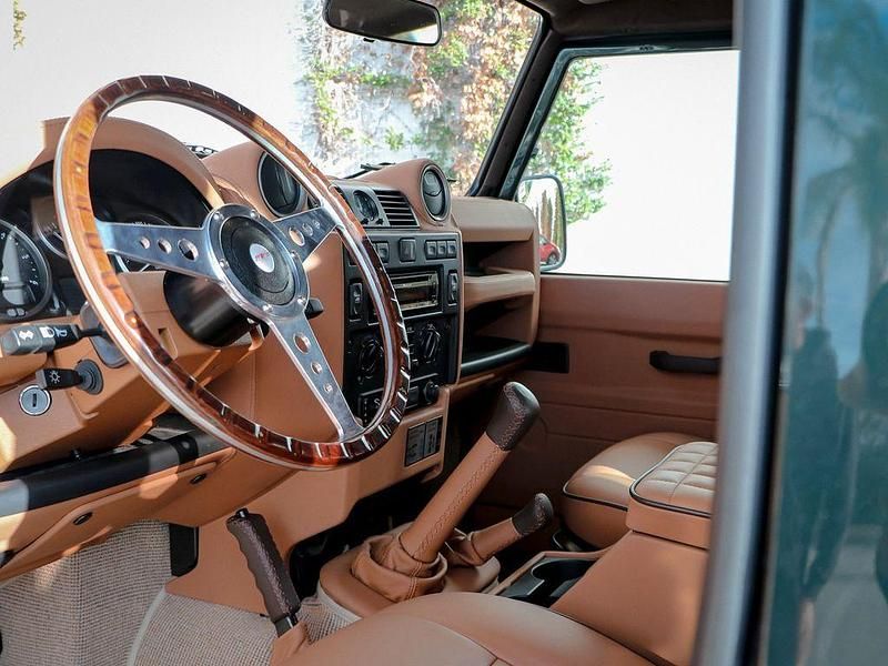 Gebraucht Land Rover Defender SE 122 PS (89 kW) 2011 Grün Kombi