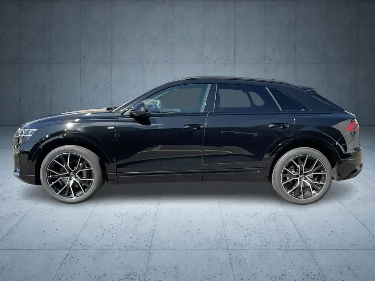 Gebraucht Audi Q8 Sport 286 PS (210 kW) 2025 Mythosschwarz metallic SUV