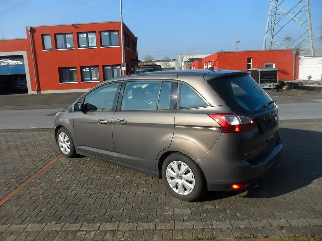 Gebraucht Ford Grand C-Max 116 PS (85 kW) 2013 Braun Van / Kleinbus