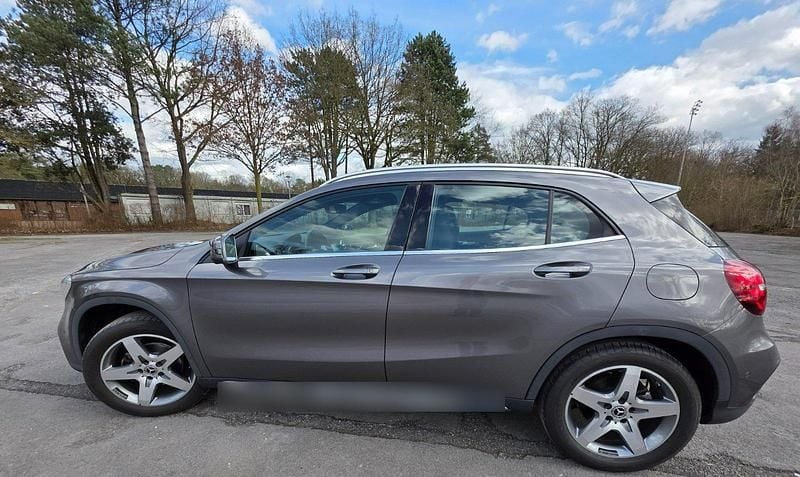 Gebraucht Mercedes GLA200 AMG line 156 PS (114 kW) 2019 Grau SUV