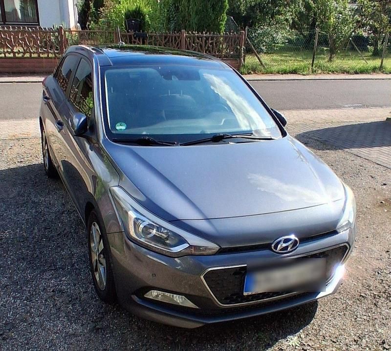 Gebraucht 2015 Hyundai i20 Kleinwagen | 7.800 € (Etwas zu teuer) - Bild 1/4