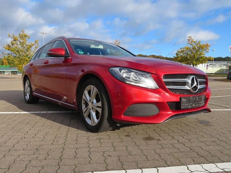 Rot Gebraucht 2015 Mercedes C180 Kombi | 11.300 € (Guter Preis) - Bild 1/4