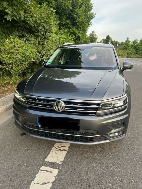 Grau Gebraucht 2019 VW Tiguan SUV | 21.350 € (Fairer Preis) - Bild 1/4