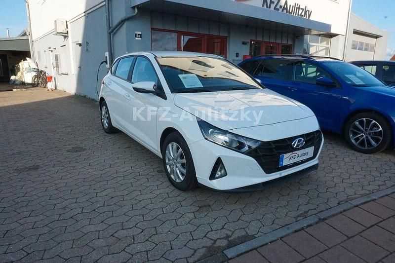 Weiß Gebraucht 2022 Hyundai i20 Select Limousine | 13.850 € (Fairer Preis) - Bild 1/4