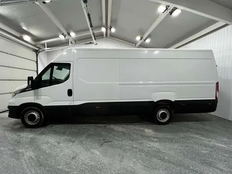 Używany Iveco Daily 156 KM (114 kW) 2023 Biały Van