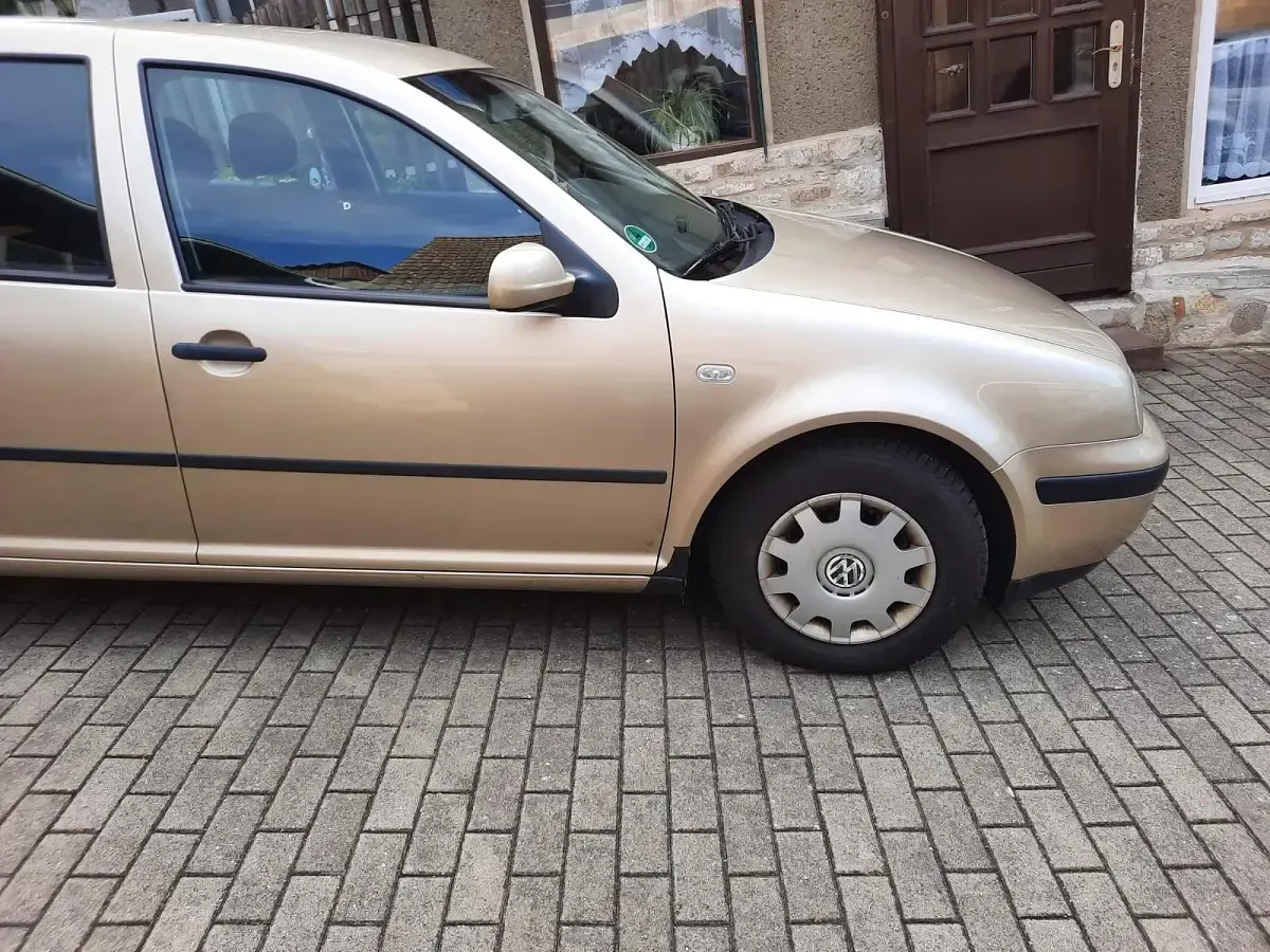 Gebraucht VW Golf IV 75 PS (55 kW) 2003 Gold Limousine