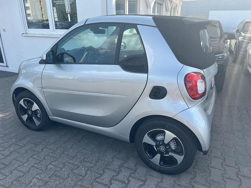 Silber Gebraucht 2022 Smart ForTwo Electric Drive Cabrio | 12.900 € (Fairer Preis) - Bild 1/2