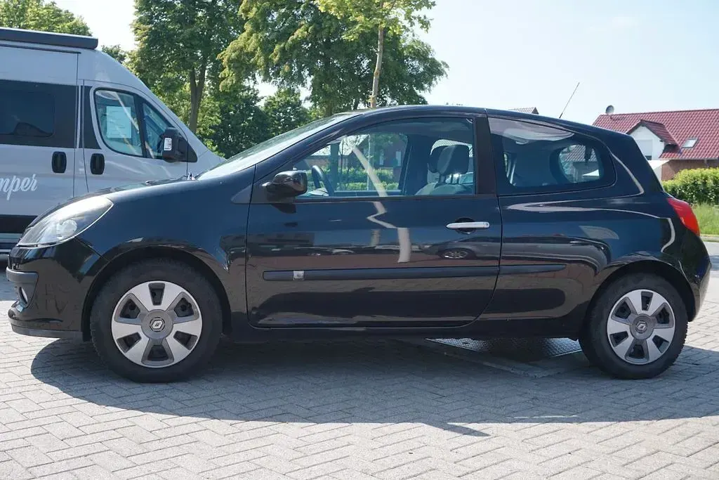 Używany Renault Clio III Dynamique 75 KM (55 kW) 2008 Czarny Hatchback