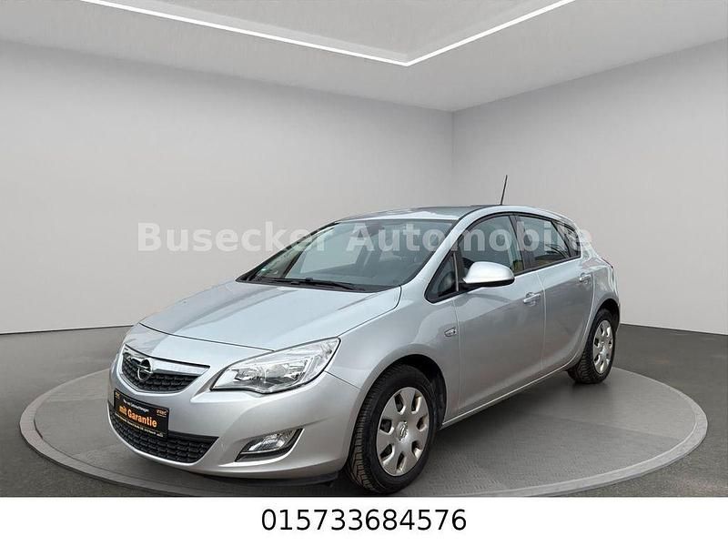 Silber Gebraucht 2012 Opel Astra Edition Limousine | 5.600 € (Fairer Preis) - Bild 1/4